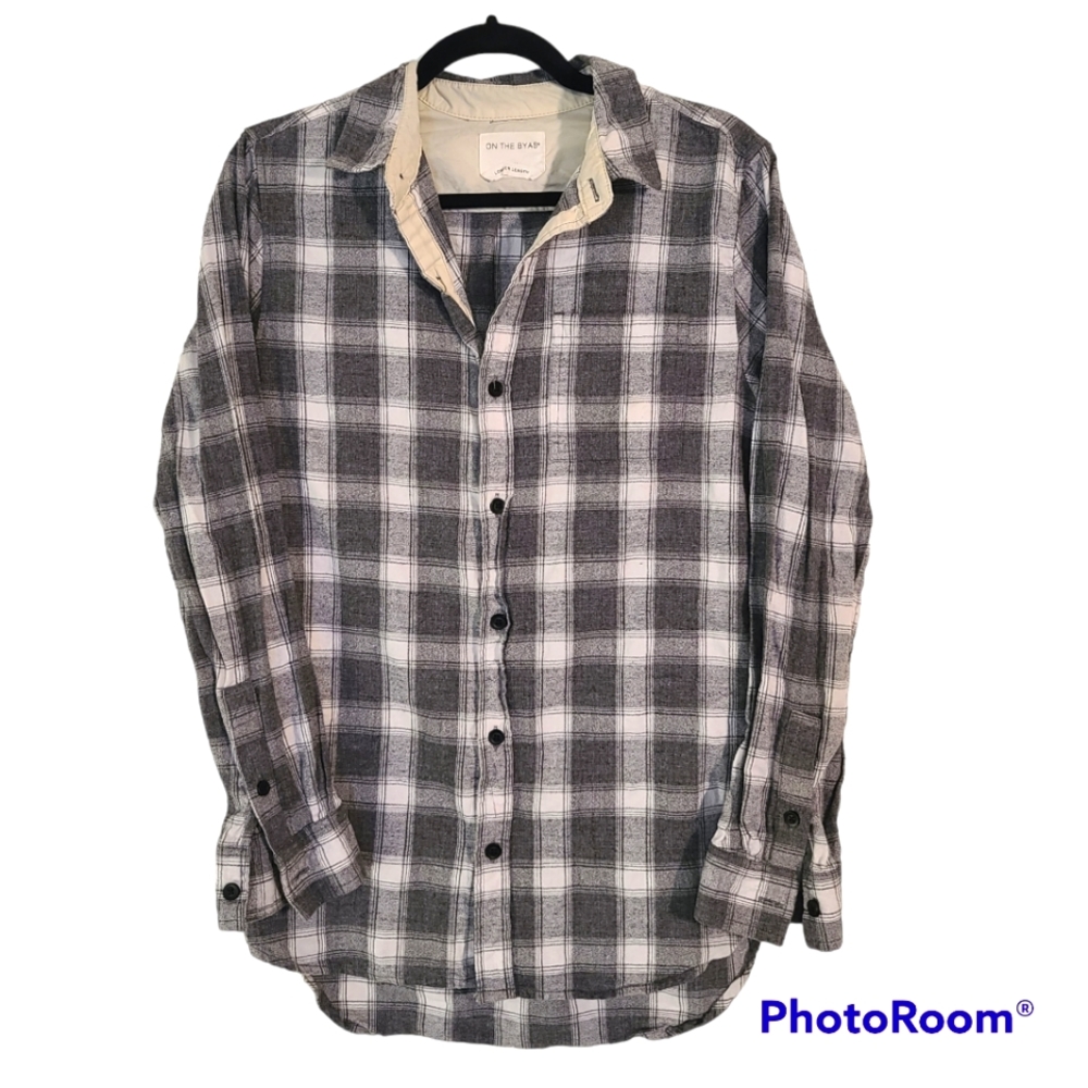 On The Byas Men's Small Gray Plaid Flannel Longer Length Button Down Shirt